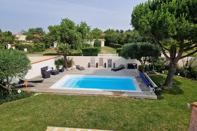 Image de Villa avec Piscine à 15 min de La Rochelle, Proche Plages et Commerces