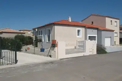 Image de Charmante villa F4 avec jardin, terrasse et garage – St Cyprien Village, proche commerces et plage