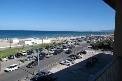 Image de Appartement T2 rénové, 4 couchages, parking, face plage, centre de Saint-Cyprien