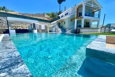 Vista Royal_3 bedrooms_all en-suite_sheltered_private pool