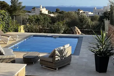 Beautiful vacation home with sea view for 7 people