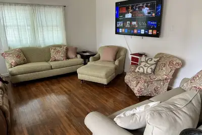 Image de Water Front Oasis - Pet Friendly, WiFi, 85\" Smart Tv, Washer/Dryer, Parking
