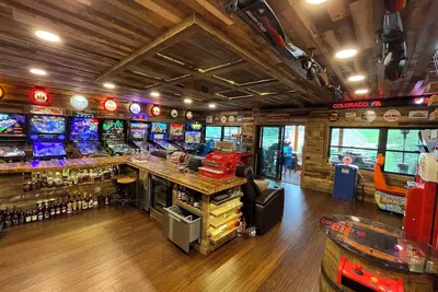 Image de Epic Family Lake Getaway - 5 Min to Ark, Gameroom, 100ft Dock, Hot Tub, Sauna