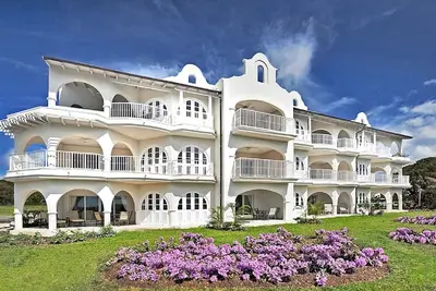 Image de Luxury ocean view apartment 2 minutes from the beach