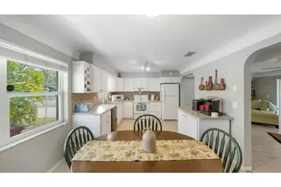 Image de Beautiful spacious 2/Br home