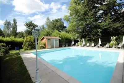 Image de Gîte de 12 à 20 personnes avec piscine chauffée, en Aveyron 🌿