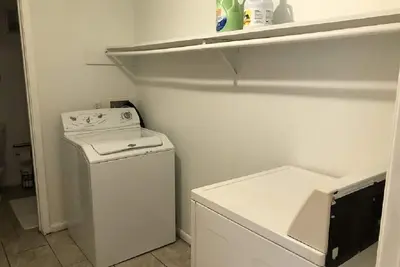 Image de Cozy Memphis Townhouse at Poplar and Kirby.