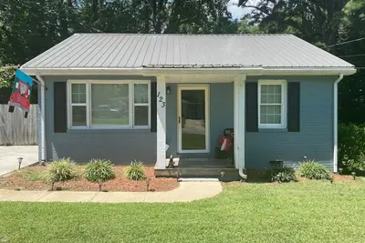 Image de Pet friendly Bungalow 10 min to Downtown Raleigh