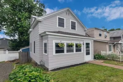 Image de The Gorgeous George Beach Cottage