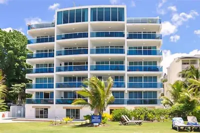 Image de 501 Ocean front condo at Ocean One Maxwell coast road Barbados
