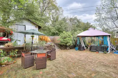 Image de Available! Beautiful Victorian Duplex in the heart  of Historic Summerville