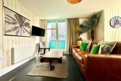 Designer Apartment  inc. Free Parking & Fast WiFi