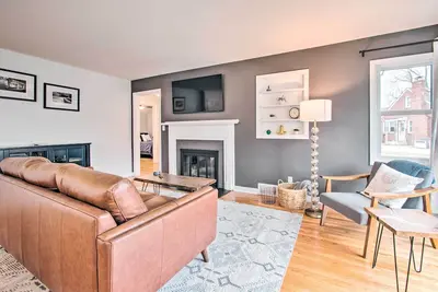 Image de Pet-Friendly Uptown Normal Home: Steps to Isu