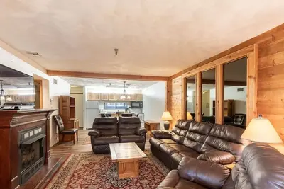 Image de Seven Springs Stoneridge 3 Bedroom Standard Condo - Ski-In/Out, Pet Friendly! by RedAwning