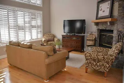 Image de Seven Springs Woodridge 3 Bedroom Premium Condo, Private deck with wooded view by RedAwning