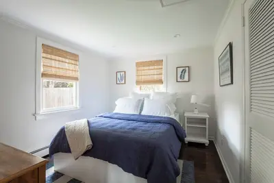 Image de Charming Village Cottage - walk to train and shops.