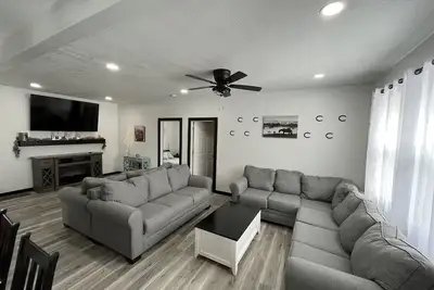 Image de Cozy home sleeps 10 only 5 minutes to Cedar Point/Sports Force