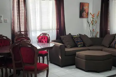 Image de Spacious 2 bedroom, 1 bathroom detached house -- 15 minutes from beach!