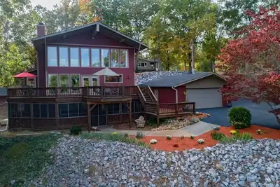 Image de Kentucky Lake Chalet - Private Dock / Hot Tub
