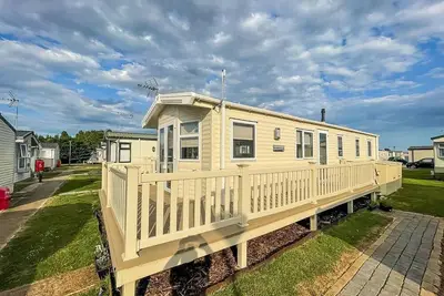 Image de Caravan with decking and free WiFi at Seawick Holiday Park ref 27214sw