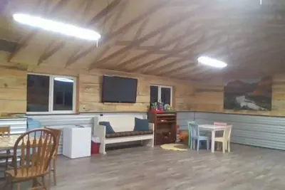 Image de Rustic Cowboy Lodge with private hiking, exploring