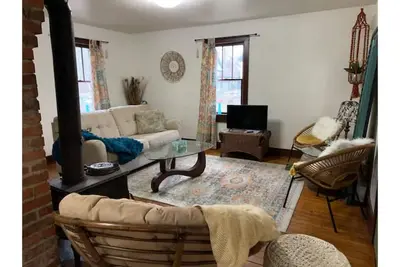 Image de Charming Garden Bungalow Near Downtown Bloomington & Iu + Ev Charger
