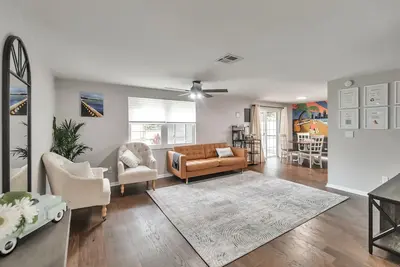 Image de Logan's Hideway & Grill, 15 Minutes from Airport