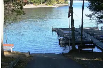 Image de Lake Wallenpaupack lakefront house with dock