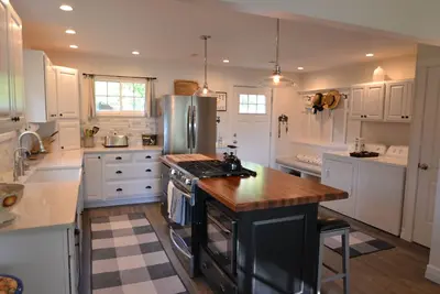 Image de Charming Charlevoix Cottage with Modern Upgrades - Short walk to Township Beach