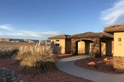 Image de Beautiful views! Custom Home, Hot Tub, Lake Powell, Antelope Cyn, WiFi, Ev Charg