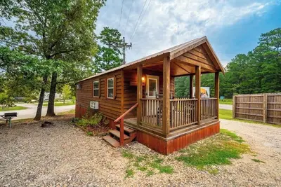 Image de Choctaw: Sleep 4, Tiny Cabin, Pets, Near Park/Lake
