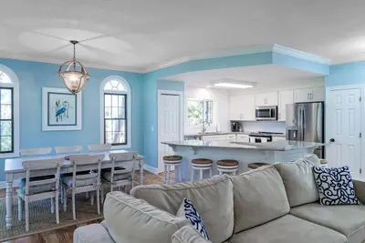 Image de 3 Br/3 Ba Family Friendly Villa! Golf Views! Amenity access included!