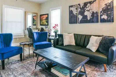 Image de Fully Updated Bungalow Style - Close to Downtown