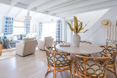 Image de Luxury 180’ Ocean Views, 2 King Suites & Bunk Room, Private Beach