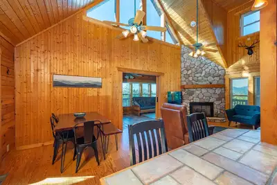 Summit Sunsets | Pets & Year-Round Mountain Views!