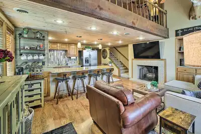 Image de Balcony w/ Hot Tub: Monkey Island Vacation Rental!