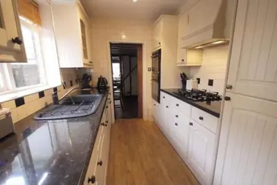 Cosy 3-Bedroom Character Cottage in Historic Waltham Cross