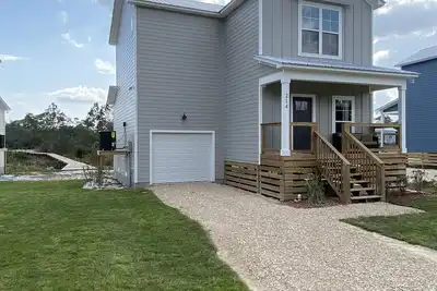 Image de Lake, Beach, Marina, Fishing, Nature Hiking, This Home Has It All!