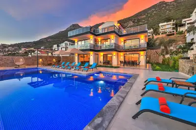 Image de Luxury Villa with Sea View Near City Center