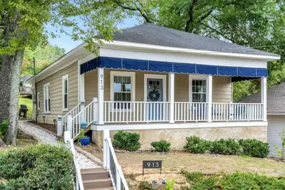 Image de Two Bed Two Bath Chatta Charmer