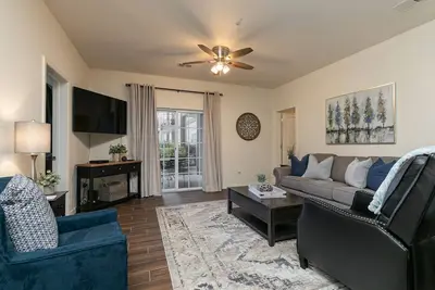 Image de 3br ~ Elevator ~ Near 76 Strip ~ Free Tickets Included! (Rl4-2)