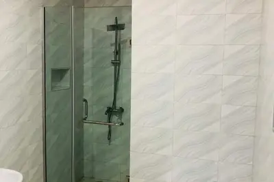 Image de Beautiful 4-Bedroom House (5 minutes from the beach)