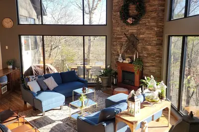 Image de Stunning South Asheville estate, hot tub, billiards, river access, fire pit