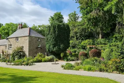 Image de The Hideaway-de Luxe-Cottage-Salle de bain-Vue sur Jardin