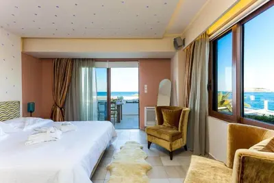Image de Standard Suite with Sea View - Cavo Seaside Suites