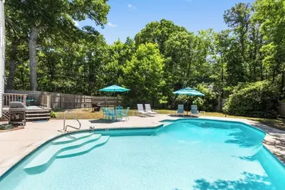 Image de Poolside Oasis