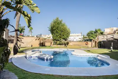 Image de Maison de vacances 'Casa Vino Mio Piscina Padel y Gym' avec vue montagne et piscine