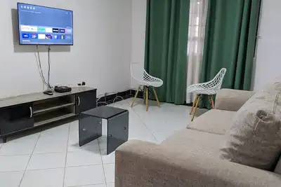 Image de Luxurious furnished 1 bedroom Apt next to the airport, malls & the National park