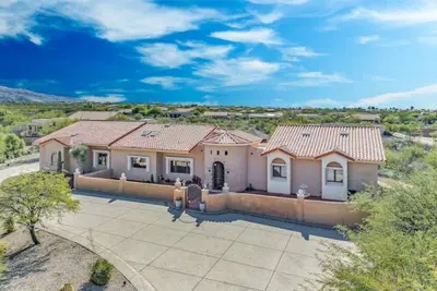 Image de Hacienda Foothills Mansion