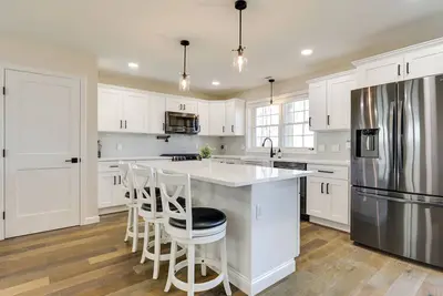 Image de Renovated Family Home on Providence River!